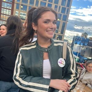 Meet your Posher, Mia